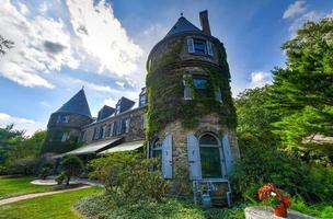 grijs torens, de voormalig huis van gifford snufje, de eerste chef van de ons bosbouw onderhoud en twee keer gouverneur van Pennsylvania, is een nationaal historisch plaats in Milford, Pennsylvania, Verenigde Staten van Amerika. foto