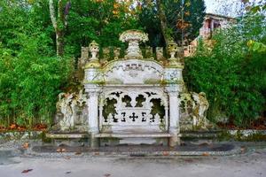 paleis quinta da regaleira is een landgoed gelegen in de buurt de historisch centrum van sintra, Portugal. het is geclassificeerd net zo een wereld erfgoed plaats door UNESCO binnen de cultureel landschap van sintra foto