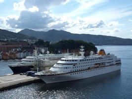 de stad van bergen en de fjorden van Noorwegen foto