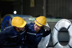 gevaarlijk materialen en machinerie zijn gevonden in groot industrieel faciliteiten. veiligheid overwegingen zijn daarom van de uiterste betekenis. foto