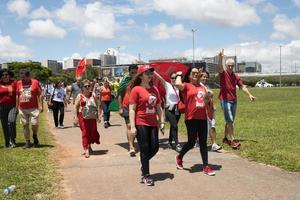 Brazilië, Brazilië jan 1 2023 drukte van mensen rubriek naar beneden de esplanada naar de nationaal congres voor de inauguratie van president lula in Brasilia foto