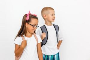 school- kinderen wit achtergrond foto