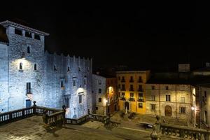 Girona oud stad Bij nacht foto