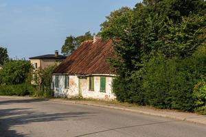 oud traditioneel huizen in Letland foto