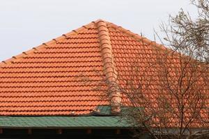 betegeld dak Aan een woon- gebouw in Israël. foto