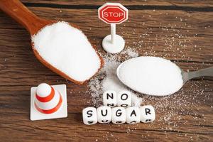 Nee suiker, zoet korrelig suiker met tekst, diabetes preventie, eetpatroon en gewicht verlies voor mooi zo Gezondheid. foto