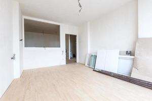 interieur van appartement gedurende Aan de vernieuwing en bouw foto