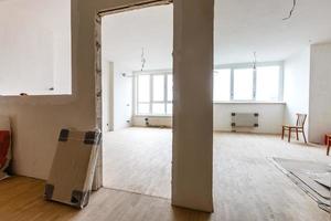 interieur van appartement gedurende Aan de vernieuwing en bouw foto