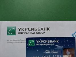 kiev, Oekraïne - januari 4, 2023 aanbod van bank Diensten en debiteren kaarten foto