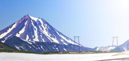 hoog voltage transmissie lijnen langs de vilyuchinsky slagen voor, kamchatka schiereiland foto