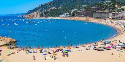 panaramisch visie van strand in tossa de bederven, costa bravoure, Spanje foto