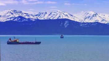 visvangst zegenvissers in avacha baai in kamchatka schiereiland foto