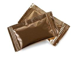 goud aluminium folie zak pakket geïsoleerd Aan wit achtergrond foto