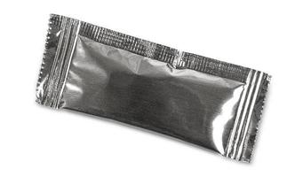 aluminium folie zak pakket geïsoleerd Aan wit achtergrond foto