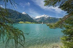 meer achensee en dorp van pertisau, tirol, oostenrijk foto