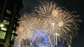 een visie van de nieuw jaren vooravond vuurwerk in Londen foto