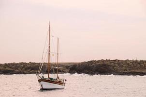 mooi visie met een boot foto