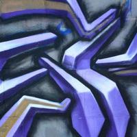 fragment van graffiti tekeningen. de oud muur versierd met verf vlekken in de stijl van straat kunst cultuur. gekleurde achtergrond structuur in Purper tonen foto