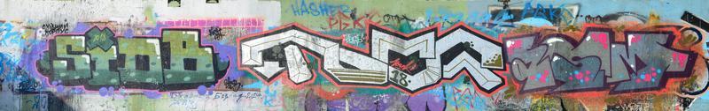 de oud muur, geschilderd in kleur graffiti tekening met aërosol pai foto