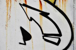 straat kunst. kleurrijk graffiti Aan de muur. fragment voor achtergrond. abstract detail van een graffiti foto