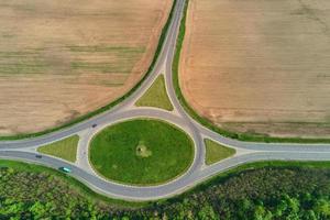 antenne visie van cirkel kruispunt foto