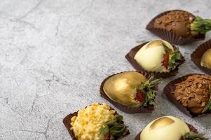 voedsel banier met chocola aardbeien. plaats voor tekst.plat leggen foto