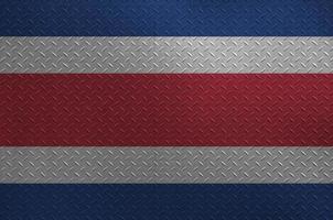 costa rica vlag afgebeeld in verf kleuren Aan oud geborsteld metaal bord of muur detailopname. getextureerde banier Aan ruw achtergrond foto
