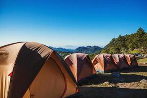 reizen ontspannen in de vakantie. kamperen op de berg. Thailand foto