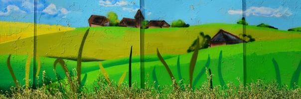 de oud muur, geschilderd in kleur graffiti tekening met aërosol verven. een beeld van een traditioneel oekraïens landschap met zonnebloemen, kalina en een molen in een veld- foto