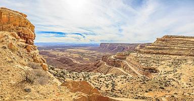 panoramisch afbeelding van moki groeve straat naar Mexicaans hoed in Nevada woestijn foto