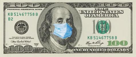 een 100 Bill met een medisch masker van Benjamin Franklin van de covid-19 coronavirus in de Verenigde staten. foto