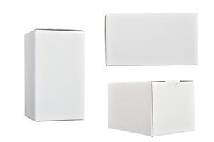 wit versmallen doos in drie projecties. houder voor verpakking Aan een wit achtergrond. foto
