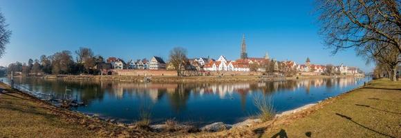 panoramisch afbeelding van de beroemd kathedraal in de Duitse stad van ulm foto