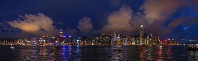 panoramisch afbeelding van de honkkong horizon Bij avond twillight foto