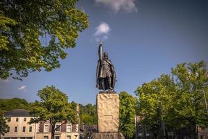 standbeeld van koning Alfred de Super goed in de middeleeuws stad- van Winchester in wessex, Engeland. foto