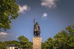 standbeeld van koning Alfred de Super goed in de middeleeuws stad- van Winchester in wessex, Engeland. foto