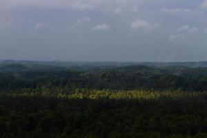 Lets zomer landschappen met hooi broodjes foto