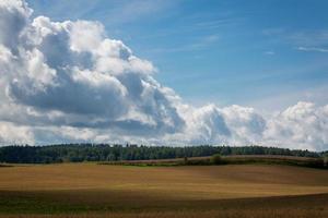 Lets zomer landschappen met wolken foto