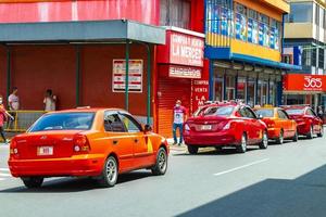 merced san Jose costa rica 2021 rood taxi taxi's vervoer auto's in san Jose costa rica. foto