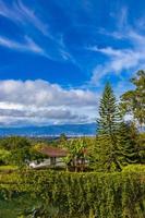 mooi berg landschap stad panorama Woud bomen natuur costa rica. foto