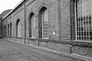 facade van een steen industrieel gebouw foto