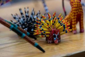 alebrije, tranceleren mexicaans kunst ambacht in oaxaca traditioneel kleurrijk speelgoed van Mexico foto
