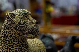 alebrije stijl geschilderd speelgoed- jaguar, traditioneel Mexicaans handwerk Mexico foto