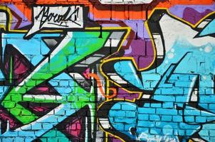 gedetailleerd beeld van kleur graffiti tekening. achtergrond straat kunst afbeelding. een deel van de kleurrijk meesterwerk door de professioneel graffiti artiest foto