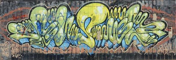 fragment van gekleurde straat kunst graffiti schilderijen met contouren en schaduw dichtbij omhoog foto
