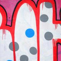fragment van gekleurde straat kunst graffiti schilderijen met contouren en schaduw dichtbij omhoog