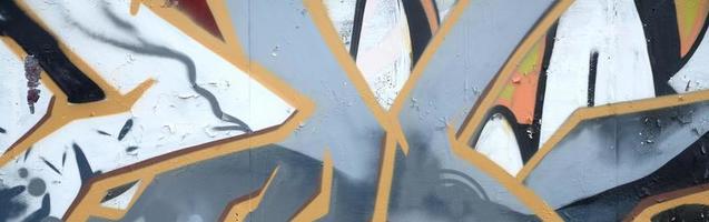 fragment van gekleurde straat kunst graffiti schilderijen met contouren en schaduw dichtbij omhoog foto