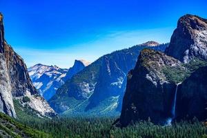 dichterbij kijken van yosemite vallei foto