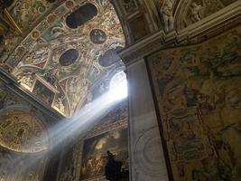 de kerstman Maria maggiore kerk in bergamo, Italië, 2022 foto