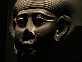 Egyptische sarcofaag hiërogliefen dichtbij omhoog detail foto